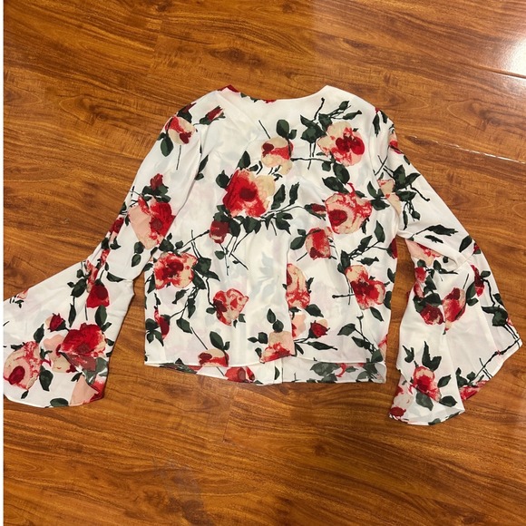 Carmen Marc Valvo Tops - Carmen Marc Valvo Blouse Top Shirt Bell Sleeve White Floral‎ Button Back Size 10